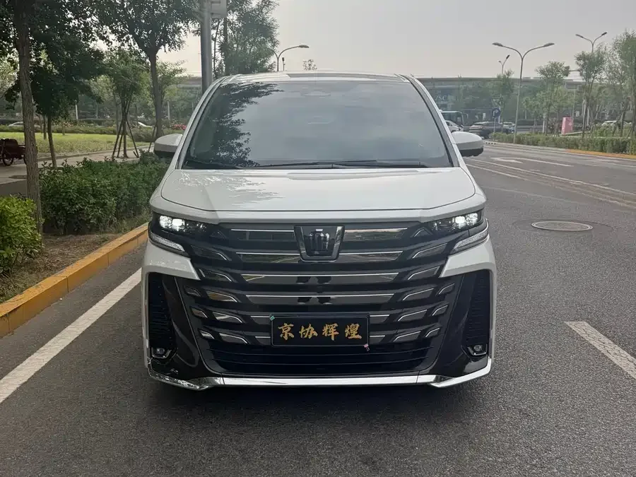 Toyota Crown Vellfire 2024