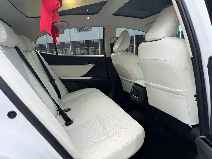 Toyota Camry 2026 Camry Hybrid 2.0HG Premium Edition 2025 — миниатюра 3
