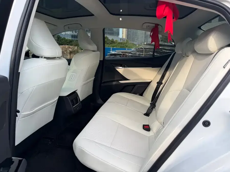 Toyota Camry 2026 Camry Hybrid 2.0HG Premium Edition 2025 — миниатюра 5