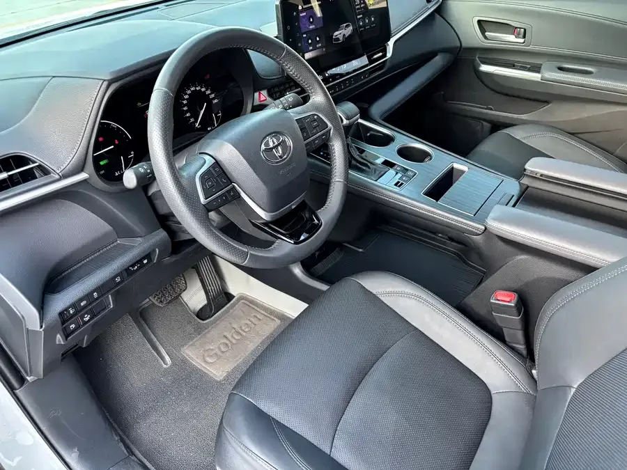 Toyota Sienna SIENNA 2024 2.5L Hybrid Premium Edition 2024 — миниатюра 2