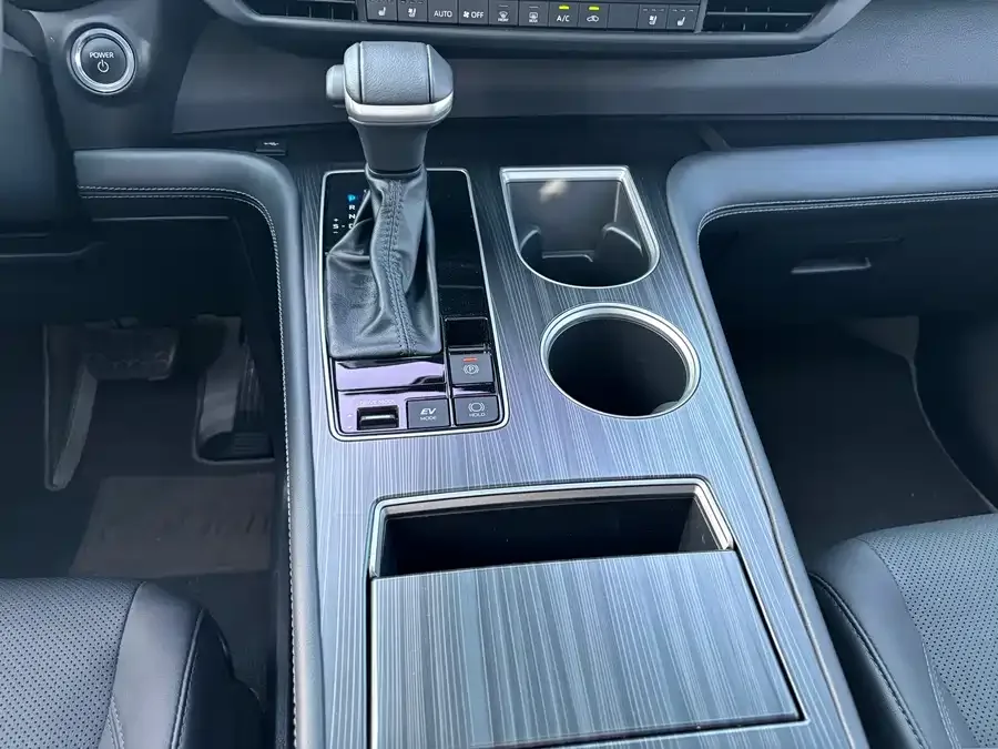 Toyota Sienna SIENNA 2024 2.5L Hybrid Premium Edition 2024 — миниатюра 4
