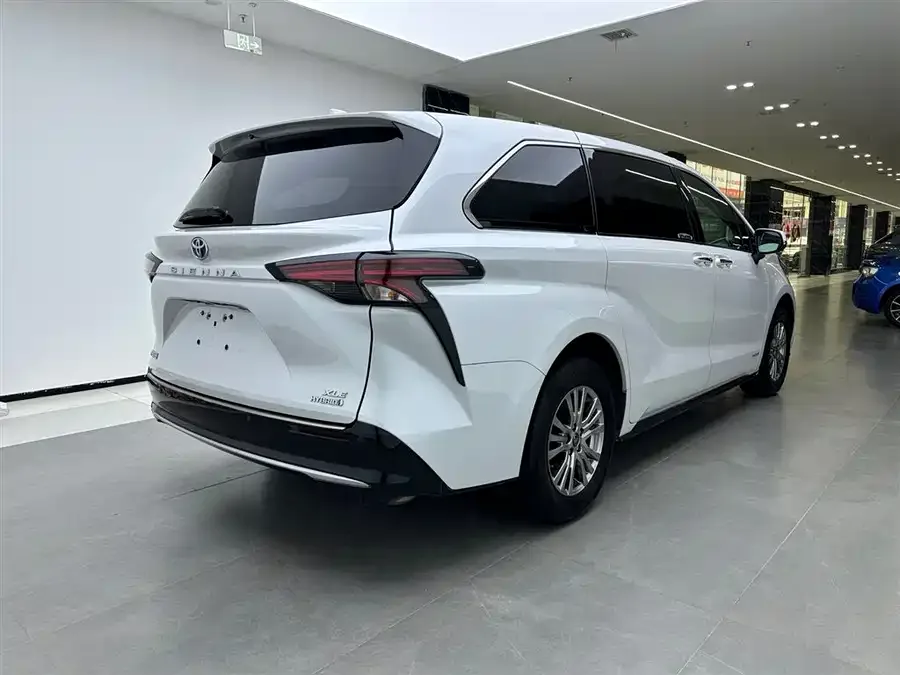 Toyota Sienna SIENNA 2021 2.5L Hybrid Luxury Edition 2023 — миниатюра 2
