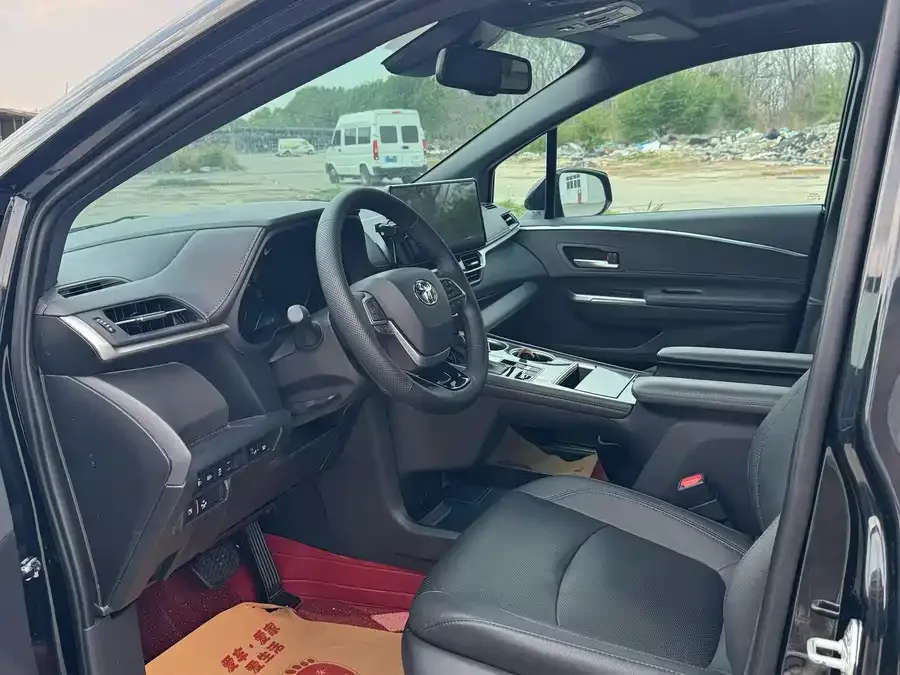 Toyota Sienna SIENNA 2021 2.5L Hybrid Premium Edition 2023 — миниатюра 4