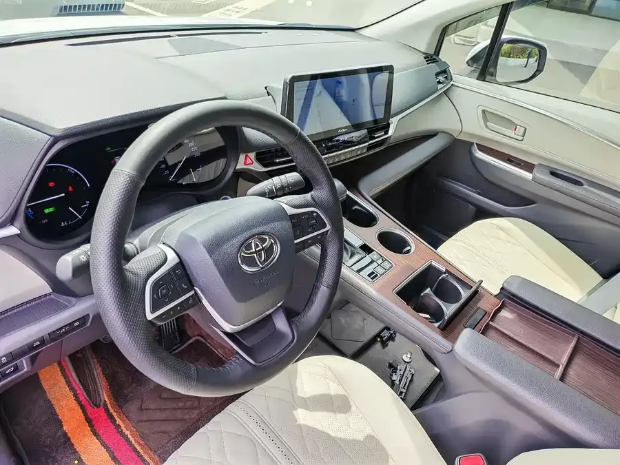 Toyota Granvia Grevia 2023 2.5L Hybrid Luxury Edition 2024 — миниатюра 4