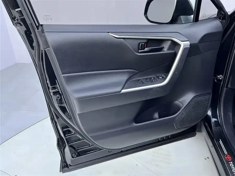 Toyota Wildlander Wildlander 2022 2.0L CVT 2WD Leading Edition 2023 — миниатюра 5