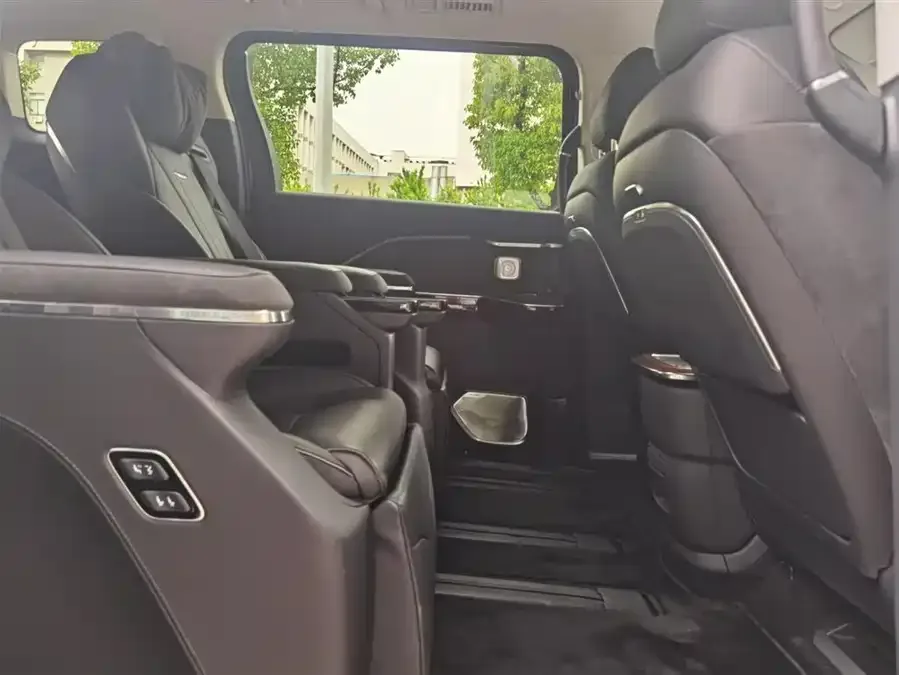 Hongqi HQ9 PHEV Hongqi HQ9 PHEV 2024 2.0T 4WD Luxury Edition 2024 — миниатюра 3