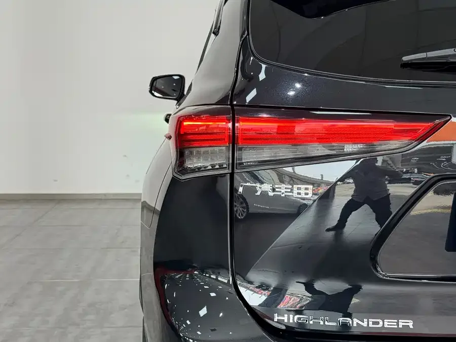 Toyota Highlander Highlander 2022 Dual Engine 2.5L 4WD Premium Edition 7 Seaters 2022 — миниатюра 5