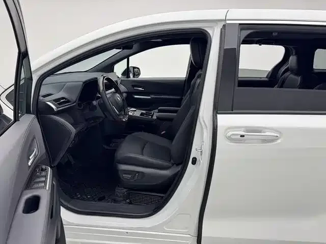 Toyota Sienna SIENNA 2024 2.5L Hybrid 4WD Luxury Edition 2025 — миниатюра 2