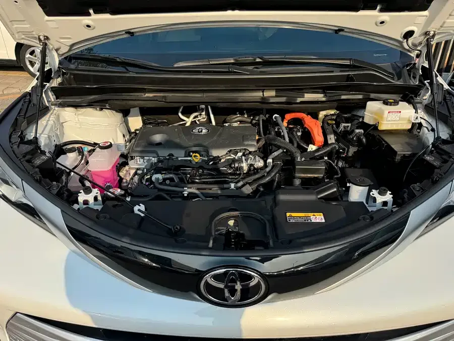 Toyota Sienna SIENNA 2024 2.5L Hybrid 4WD Premium Edition 2025 — миниатюра 2