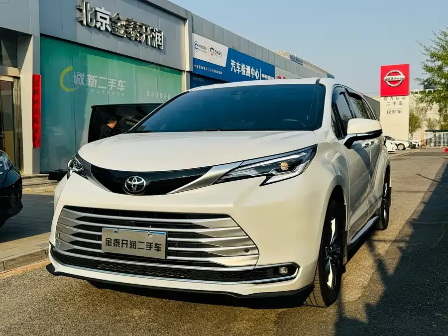 Toyota Sienna 2025