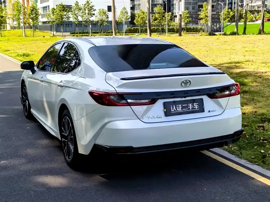 Toyota Camry 2026 Camry Hybrid 2.0HSE Sport Lite Edition 2026 — миниатюра 2