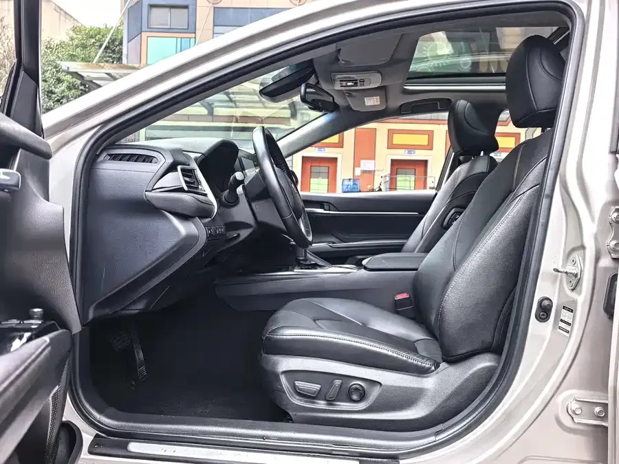Toyota Camry Camry 2021 2.5G Deluxe Edition 2023 — миниатюра 4