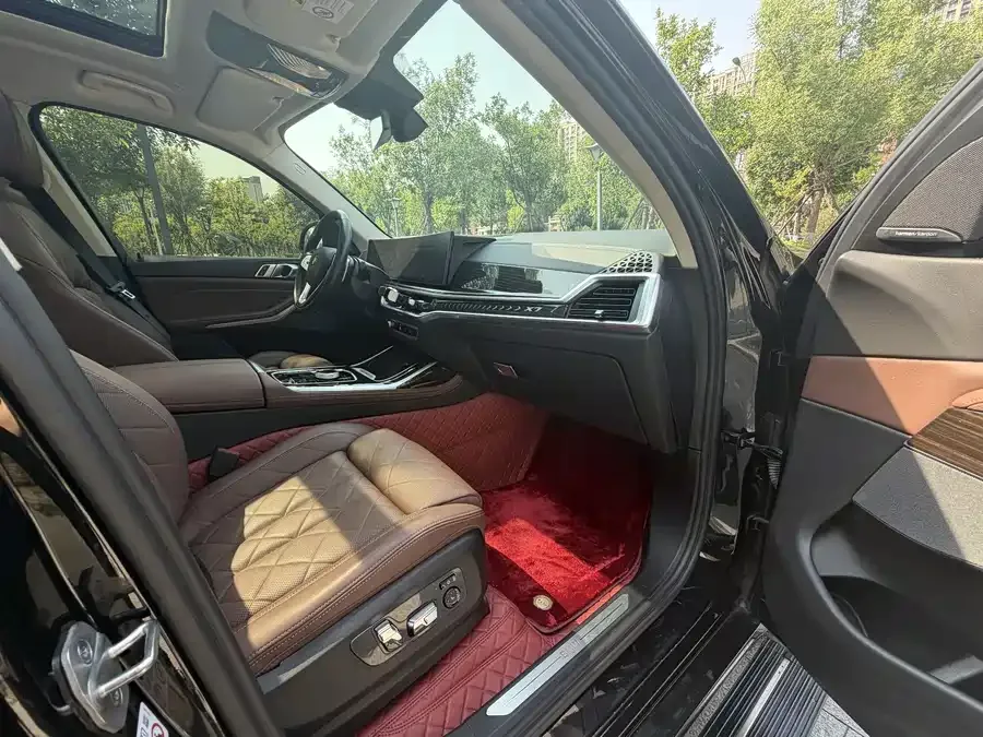 BMW X7 2023 xDrive40i Leading Luxury Package 2023 — миниатюра 4