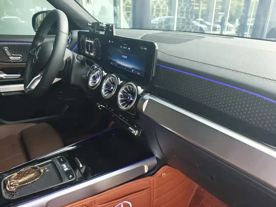 Mercedes-Benz GLB-Class Mercedes-Benz GLB 2025 GLB 220 Dynamic 2025 — миниатюра 5