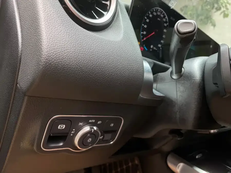 Mercedes-Benz GLB-Class Mercedes-Benz GLB 2023 GLB 200 Dynamic 2023 — миниатюра 3