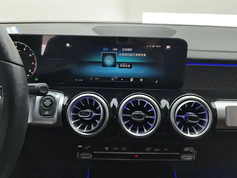 Mercedes-Benz GLB-Class Mercedes-Benz GLB 2023 GLB 220 Dynamic 2023 — миниатюра 4