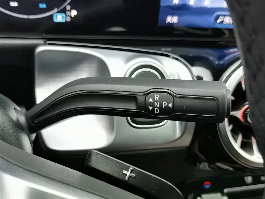 Mercedes-Benz GLB-Class Mercedes-Benz GLB 2024 GLB 220 Fashion Edition 2024 — миниатюра 4
