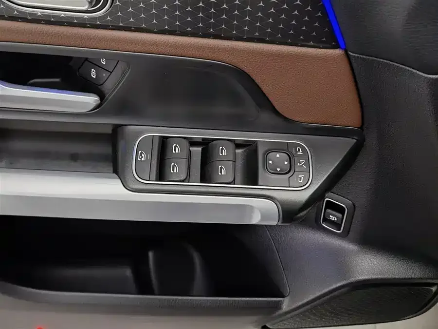 Mercedes-Benz GLB-Class Mercedes-Benz GLB 2024 facelift GLB 220 Dynamic 2025 — миниатюра 3