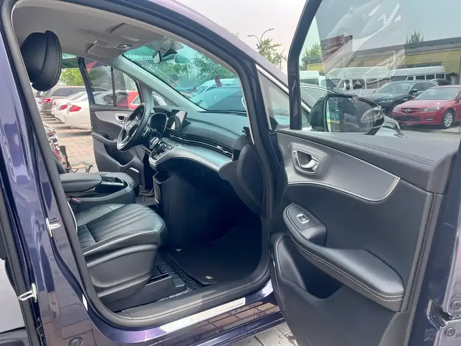 Roewe iMAX8 Roewe iMAX8 2021 400TGI flagship version 2022 — миниатюра 5
