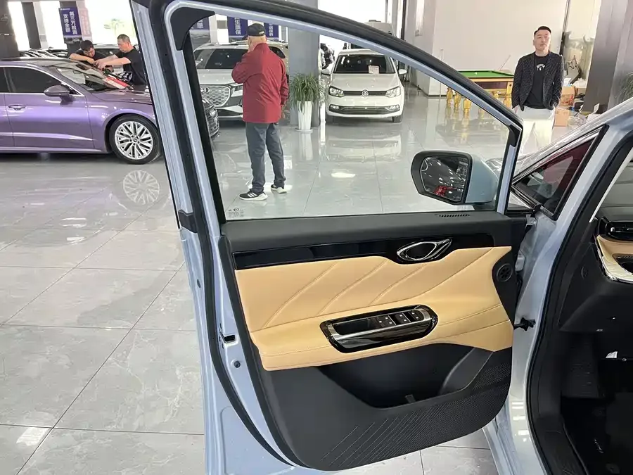 GAC Trumpchi E8 PHEV Trumpchi E8 PHEV 2024 150km MAX+ 2024 — миниатюра 5