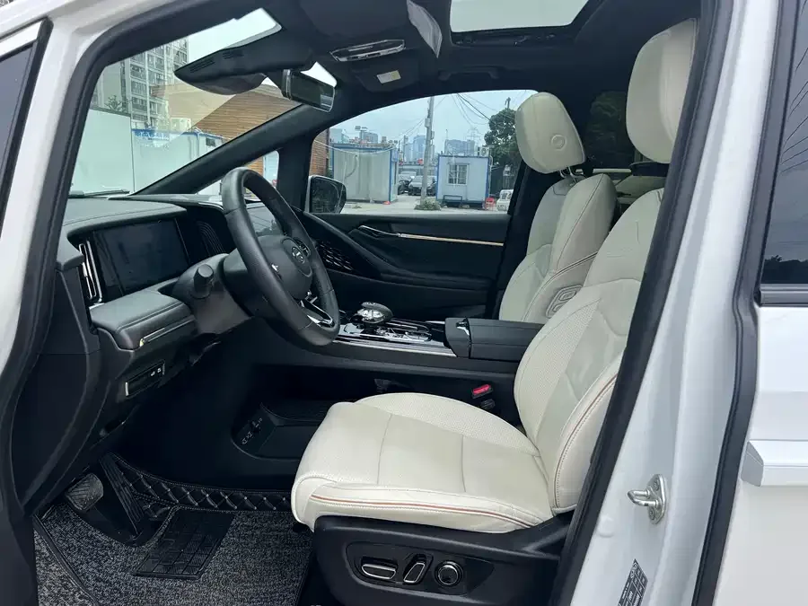 GAC Trumpchi M8 Trumpchi M8 2023 Grandmaster Series Dual Engine Royal Edition 2023 — миниатюра 3