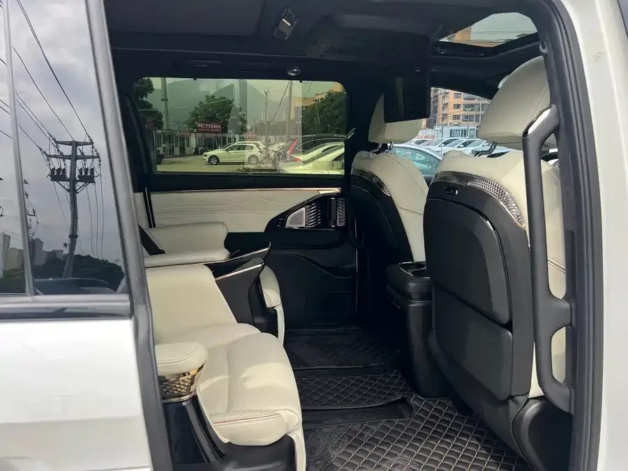 GAC Trumpchi M8 Trumpchi M8 2023 Grandmaster Series Dual Engine Royal Edition 2023 — миниатюра 5