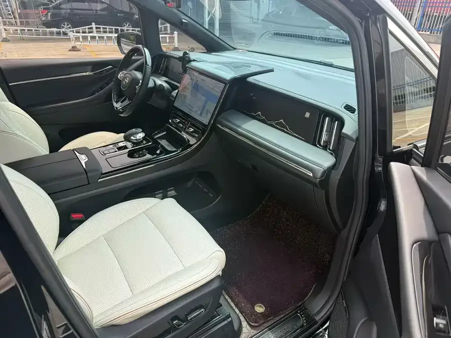 GAC Trumpchi M8 Trumpchi M8 2023 Grandmaster Series Dual Engine Flagship Edition 2023 — миниатюра 2