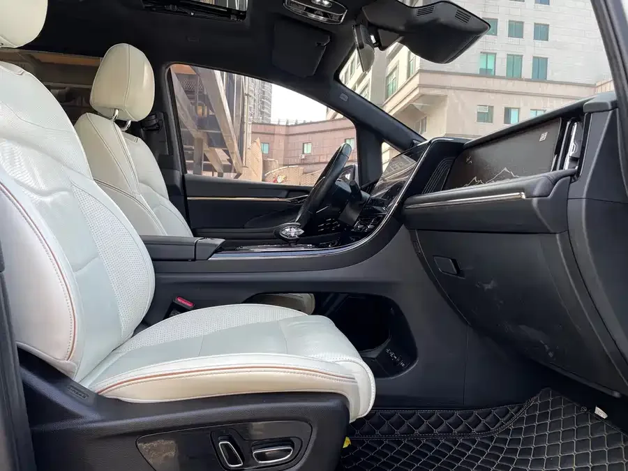GAC Trumpchi M8 Trumpchi M8 2023 Grandmaster Series Dual Engine Royal Edition 2023 — миниатюра 4