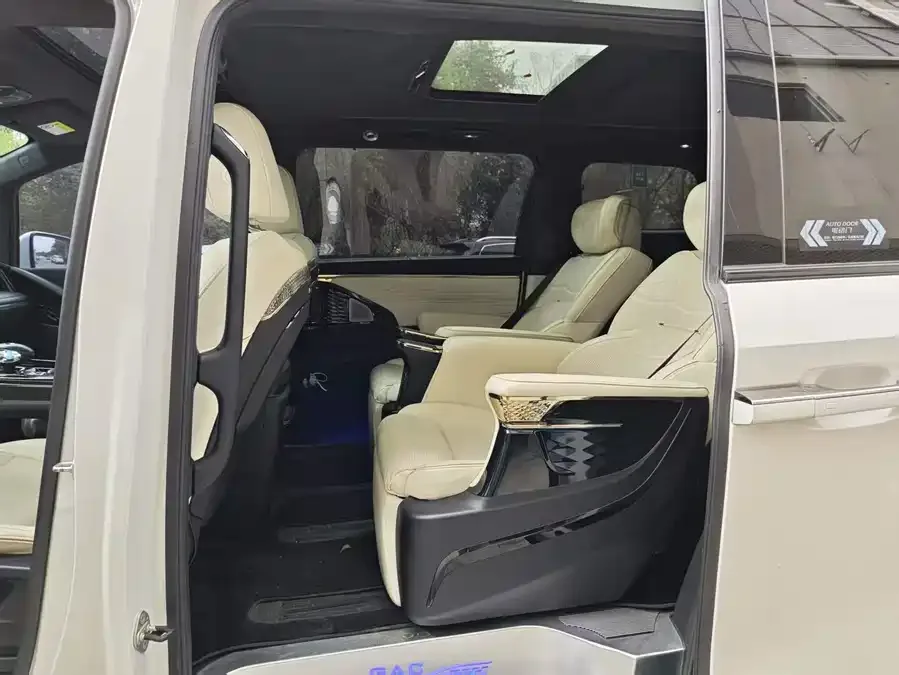 GAC Trumpchi M8 Trumpchi M8 2023 Grandmaster Series 400T Flagship Edition 2023 — миниатюра 2