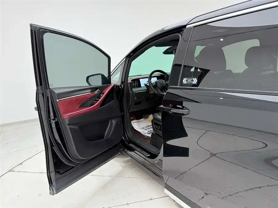 GAC Trumpchi M8 Trumpchi M8 2023 Grandmaster Series Dual Engine Royal Edition 2024 — миниатюра 4