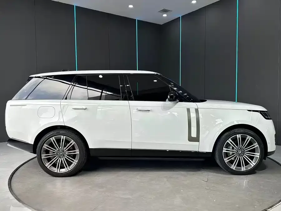 Land Rover Range Rover Range Rover 2023 3.0 L6 360PS Grand Edition 2023 — миниатюра 2