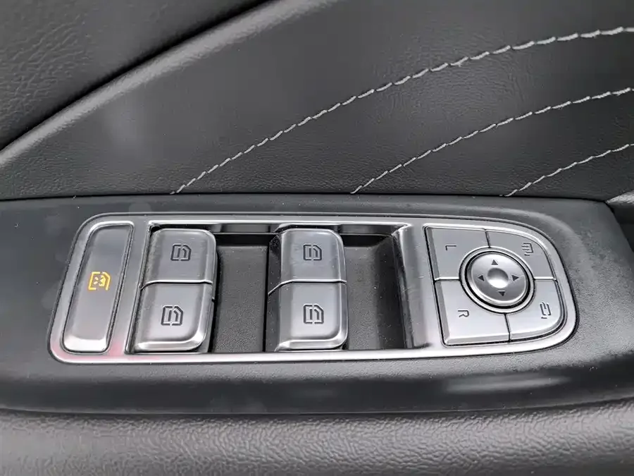 Hongqi H5 Hongqi H5 2023 2.0T Automatic Intelligent Connection Flagship Chang Edition 2022 — миниатюра 3