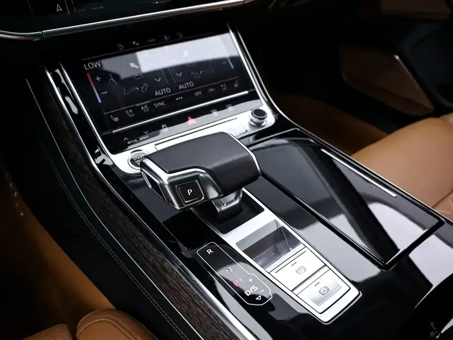 Audi A8 2023 A8L 55 TFSI quattro Flagship 2024 — миниатюра 3