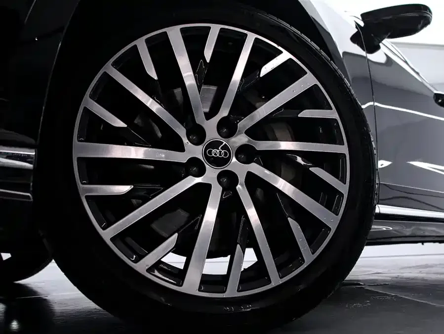 Audi A8 2023 A8L 55 TFSI quattro Flagship 2024 — миниатюра 5