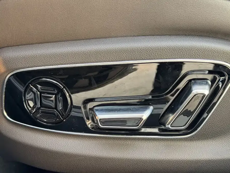Audi A8 2024 A8L 50 TFSI quattro Premium Edition 2023 — миниатюра 5