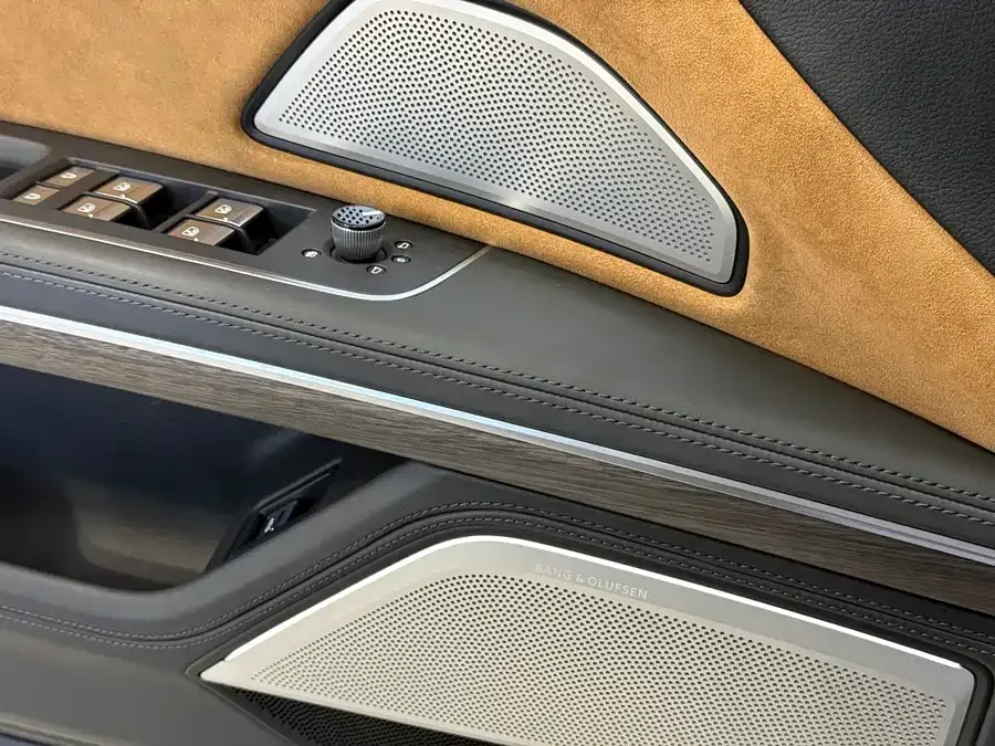 Audi A8 2021 A8L 60 TFSI quattro premium model 2022 — миниатюра 3