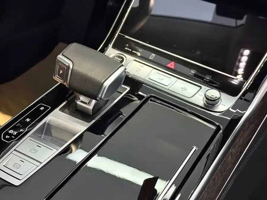Audi A8 2023 A8L 55 TFSI quattro Flagship 2023 — миниатюра 3