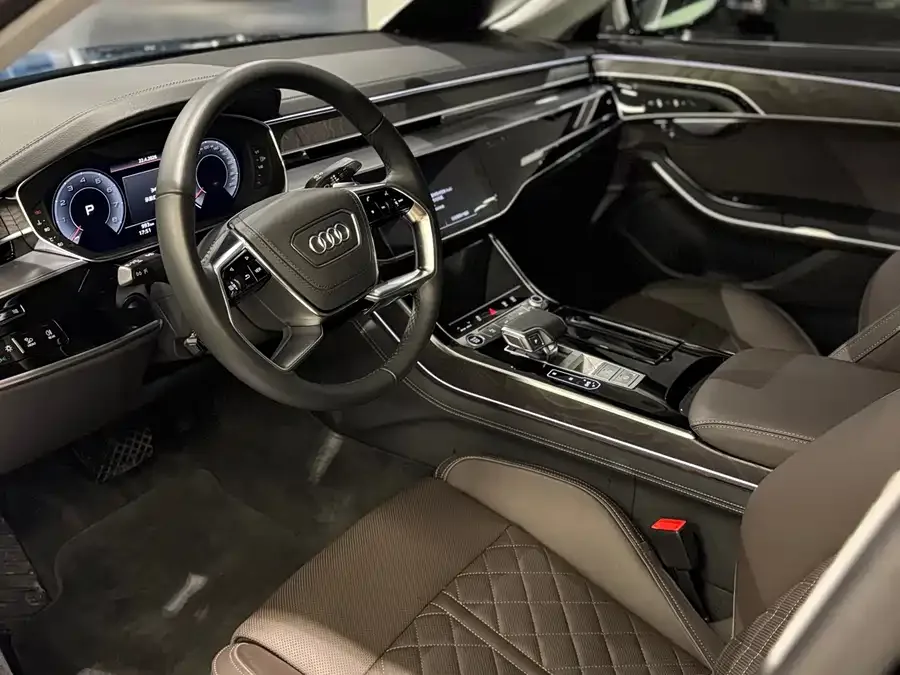 Audi A8 2024 A8L 50 TFSI quattro Premium Edition 2025 — миниатюра 3