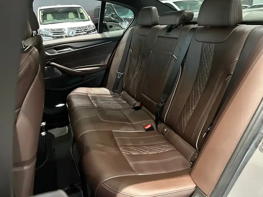 BMW 5 Series BMW 5 Series (Imported) 2022 540i Fashion Edition M Sport Package 2022 — миниатюра 4