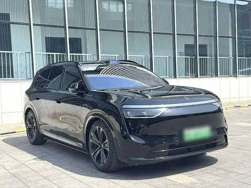 AITO M8 Wenjie M8 2025 Extended Range Ultra Edition 53.4kWh 5-Seat Version (192-line LiDAR) 2025 — миниатюра 3