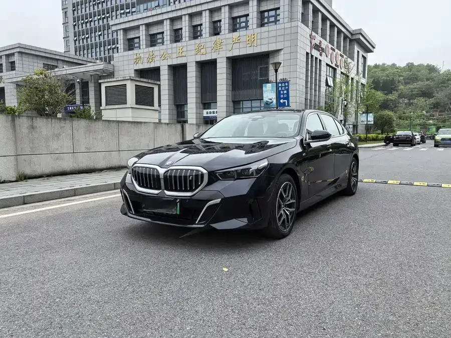 BMW i5 2025
