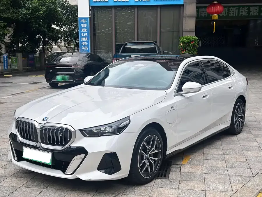 BMW i5 2025