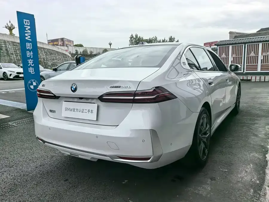 BMW i5 2024 eDrive 35L Premium Luxury Package 2025 — миниатюра 2