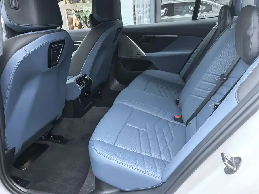 BMW i5 2024 eDrive 35L Premium Luxury Package 2025 — миниатюра 3