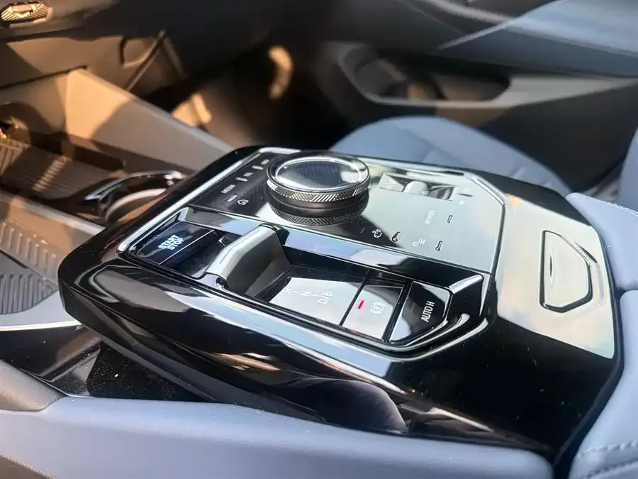 BMW i5 2024 eDrive 35L Premium Luxury Package 2025 — миниатюра 3