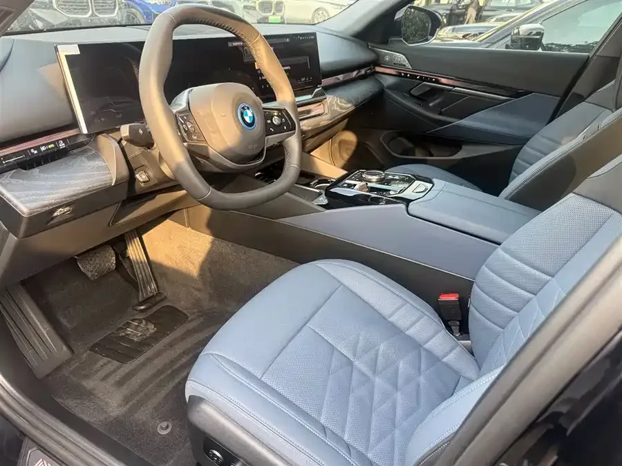 BMW i5 2024 eDrive 35L Premium Luxury Package 2025 — миниатюра 4