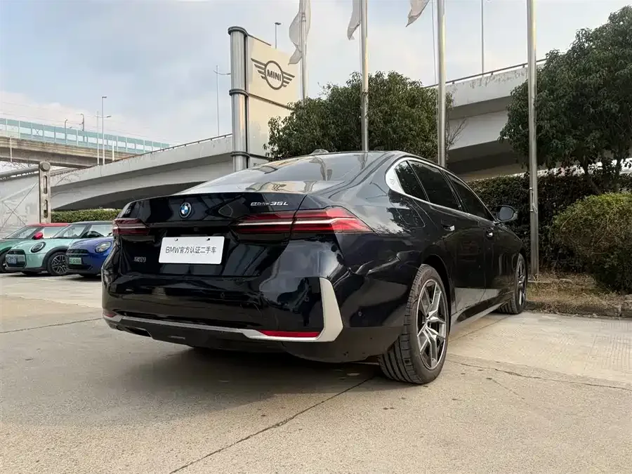 BMW i5 2024 eDrive 35L Premium Luxury Package 2025 — миниатюра 5