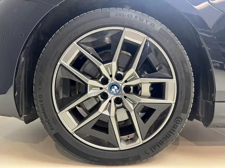BMW i5 2024 eDrive 35L Luxury Package 2025 — миниатюра 5