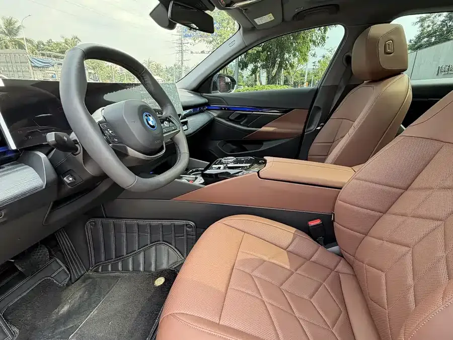 BMW i5 2024 eDrive 35L Luxury Package 2024 — миниатюра 2