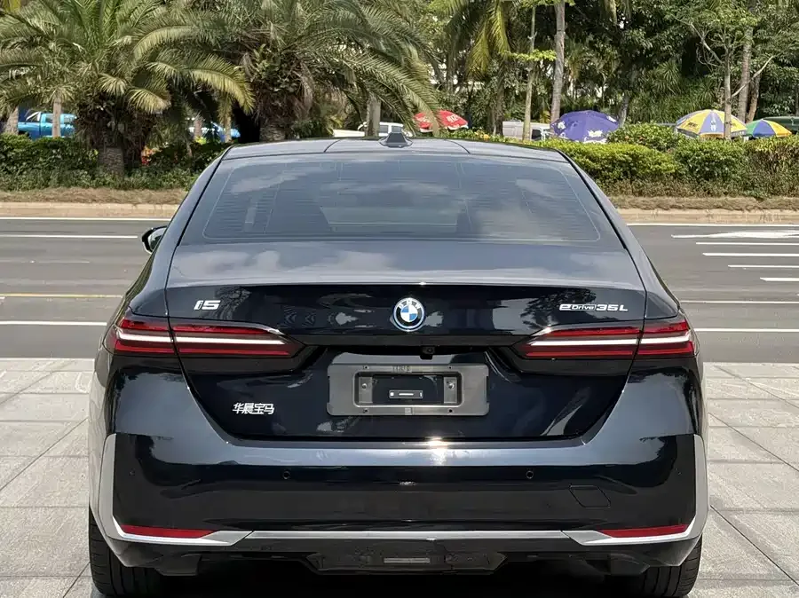 BMW i5 2024 eDrive 35L Luxury Package 2024 — миниатюра 3